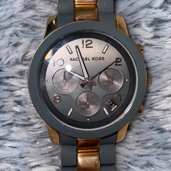 Women’s Michael kors watch - Picture 2 of 3